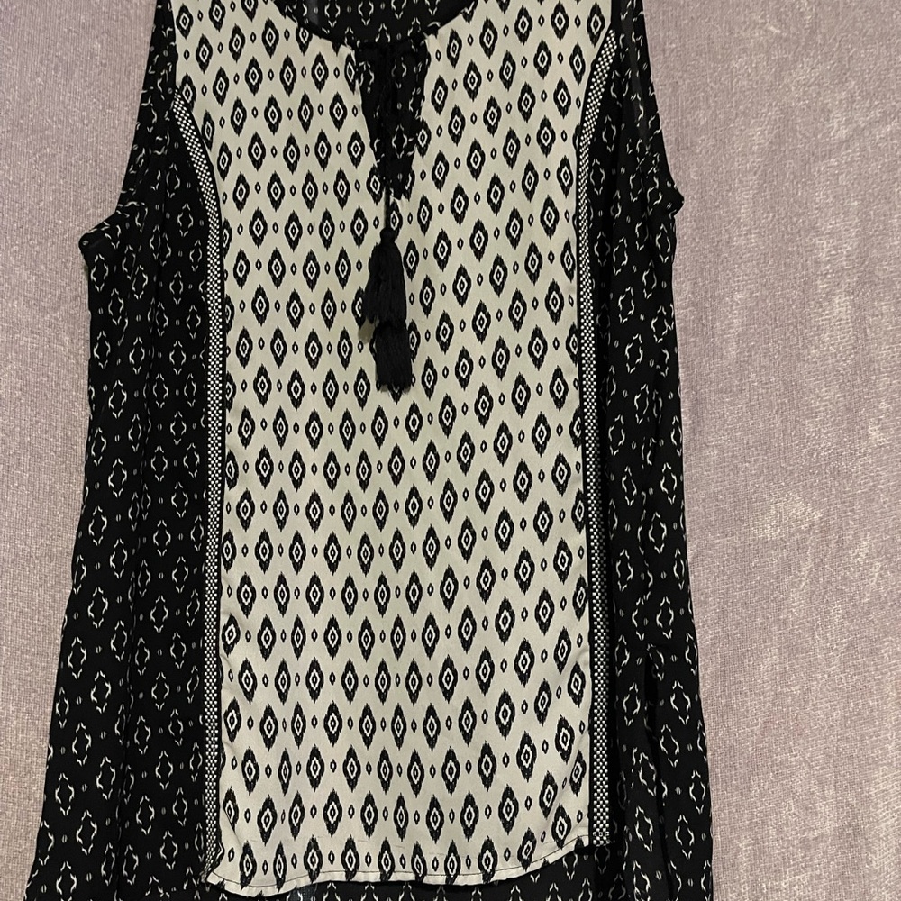 Zac & Rachel Black and White Sleeveless Tie Front Blouse
